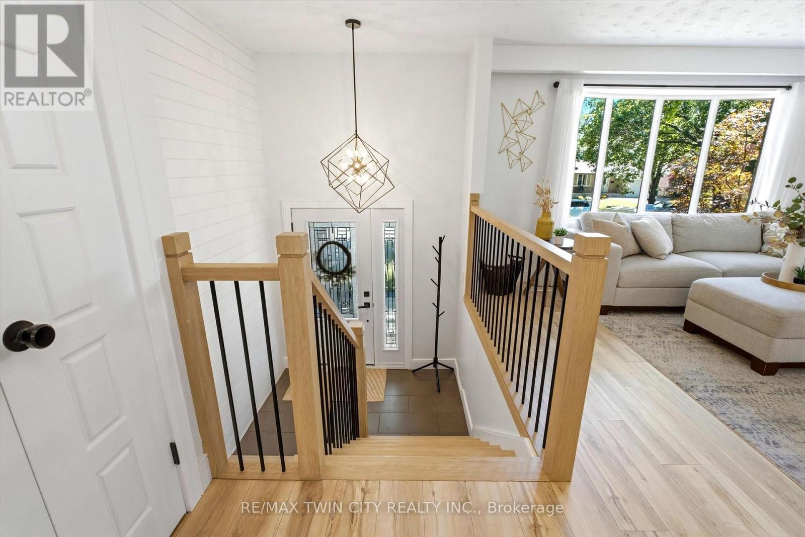 581 Glendene Crescent, Waterloo, Ontario  N2L 4P3 - Photo 4 - X13637714