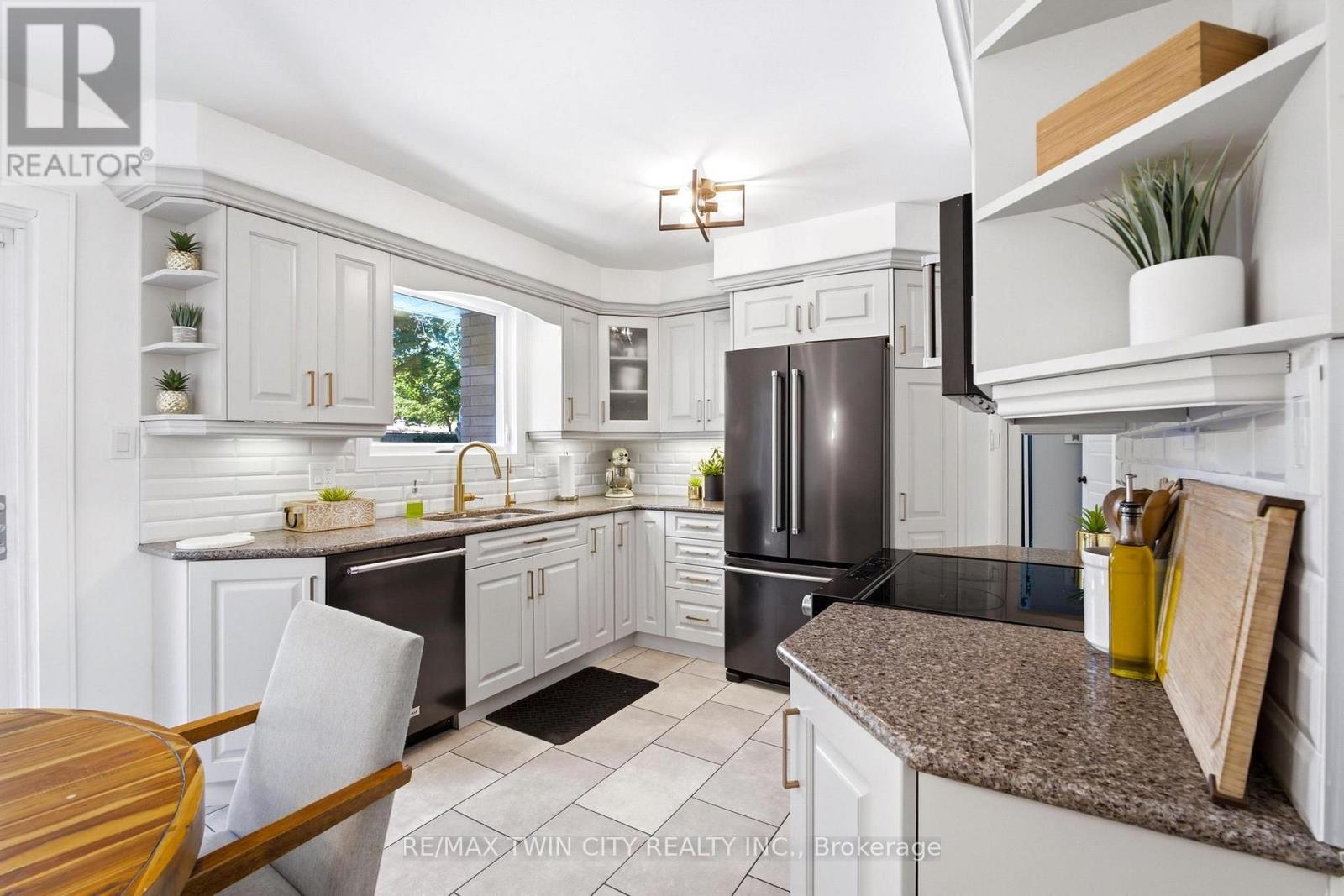 581 Glendene Crescent, Waterloo, Ontario  N2L 4P3 - Photo 9 - X13637714