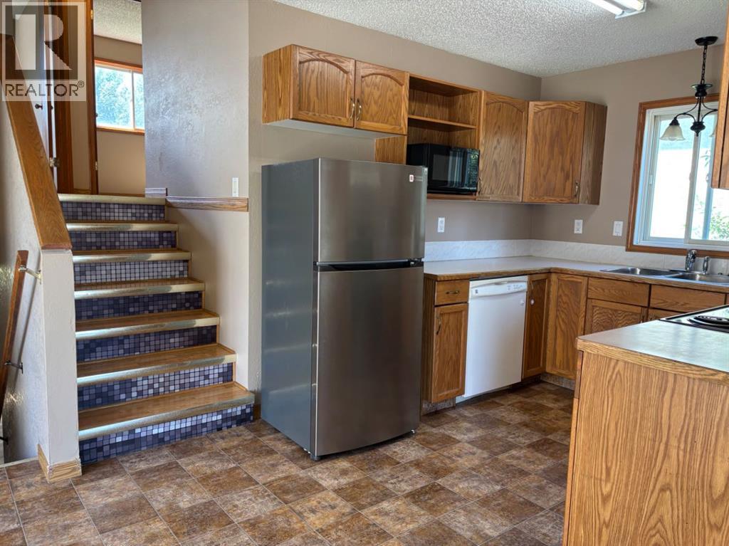 506 Columbia Boulevard W, Lethbridge, Alberta  t1k 6t2 - Photo 6 - A2294818
