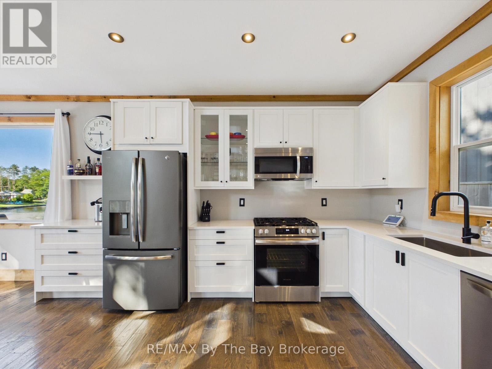 2056 River Road W, Wasaga Beach, Ontario  L9Z 2W1 - Photo 10 - S13637718