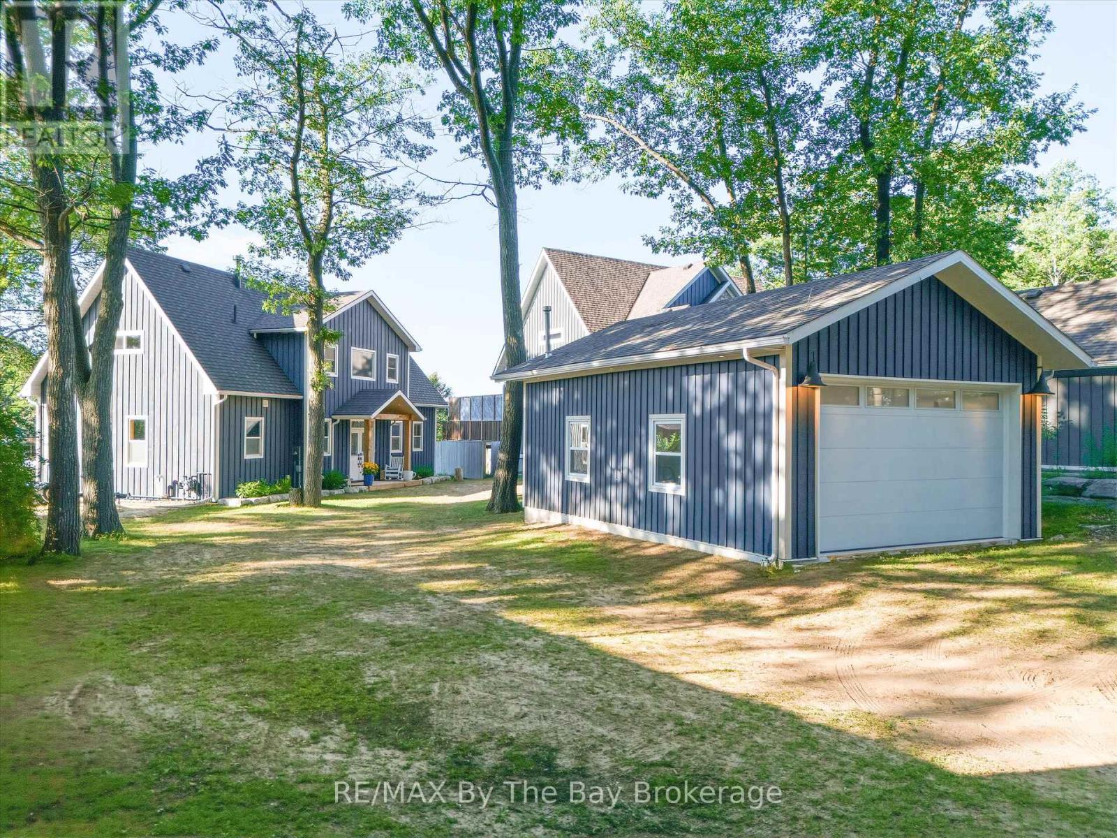 2056 River Road W, Wasaga Beach, Ontario  L9Z 2W1 - Photo 3 - S13637718