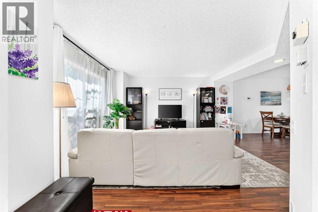 53 Tuscany Springs Heights NW, Calgary, Alberta  T3L 2X8 - Photo 5 - A2334240