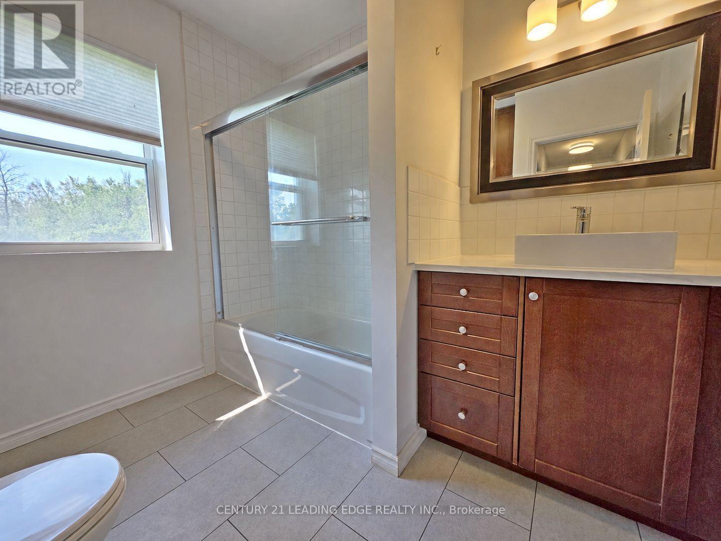 1035 Metro Road N, Georgina, Ontario  L4P 3E9 - Photo 20 - N12844274