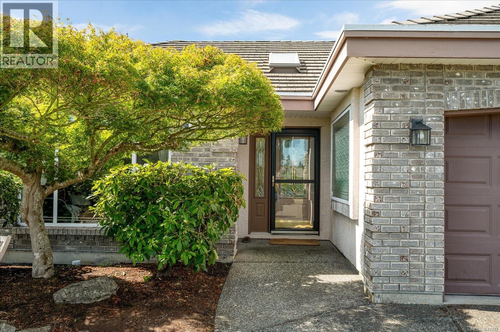 828 Devon Pl, Qualicum Beach, British Columbia