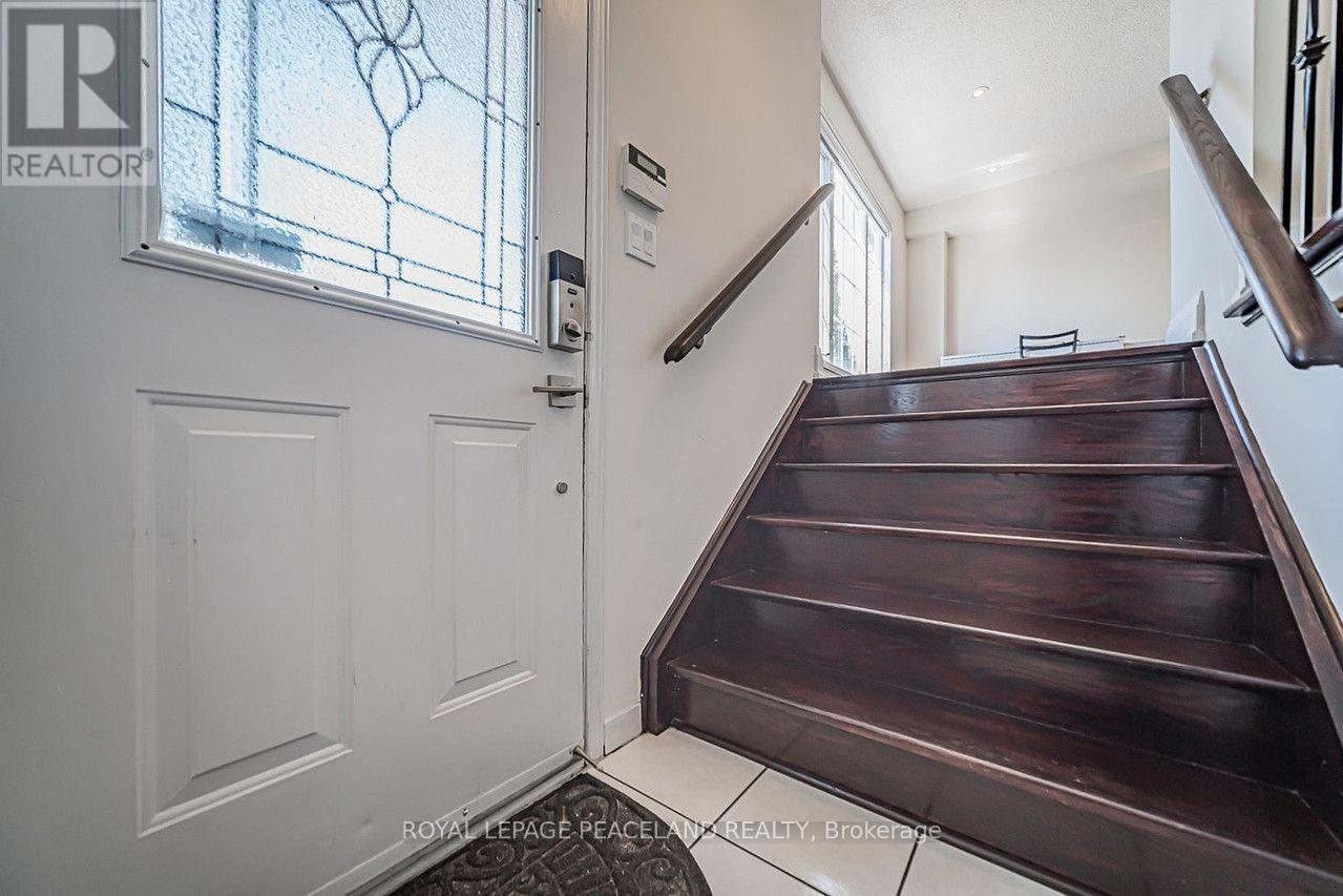 110 Foxfield Crescent, Vaughan, Ontario  L4K 5E9 - Photo 4 - N13637766