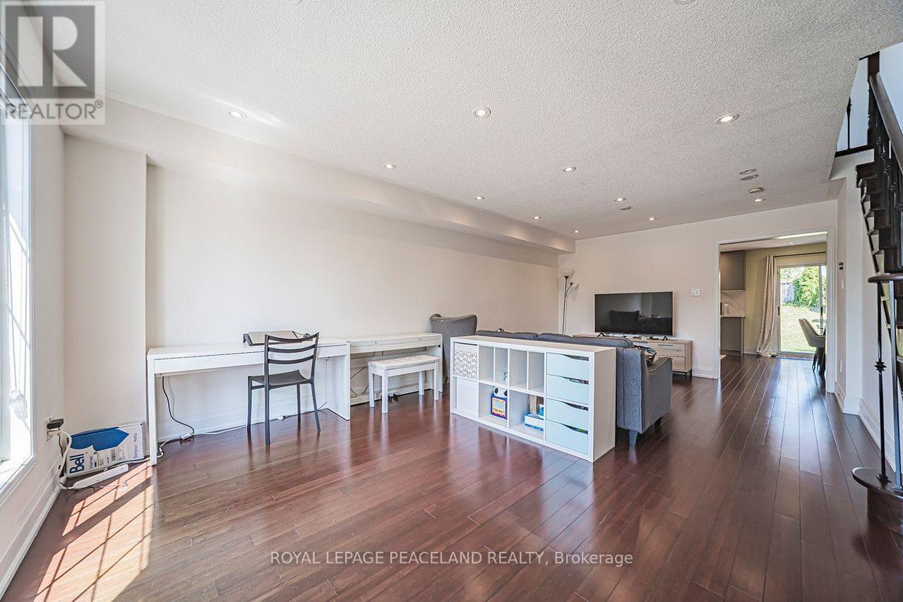 110 Foxfield Crescent, Vaughan, Ontario  L4K 5E9 - Photo 5 - N13637766