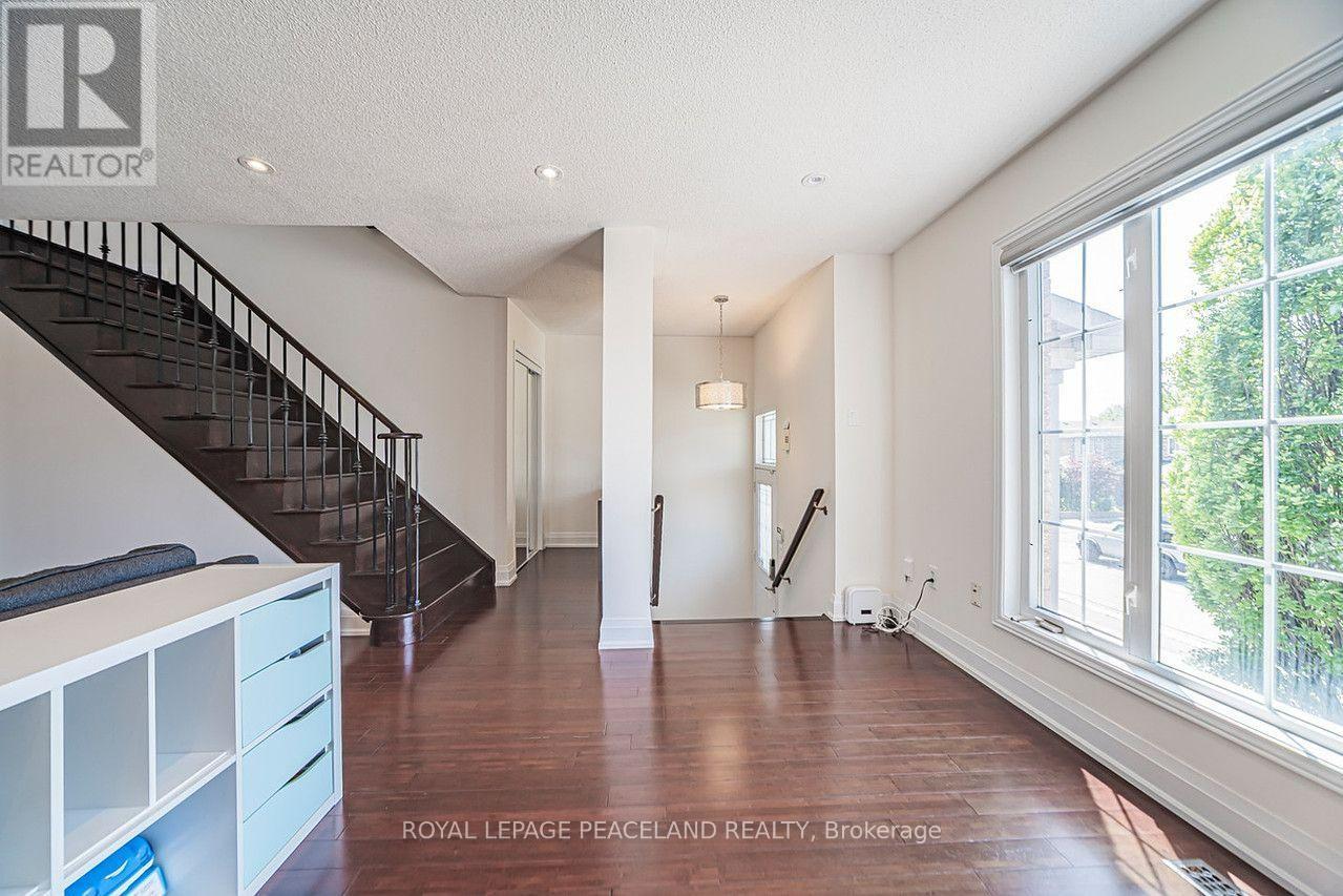 110 Foxfield Crescent, Vaughan, Ontario  L4K 5E9 - Photo 6 - N13637766