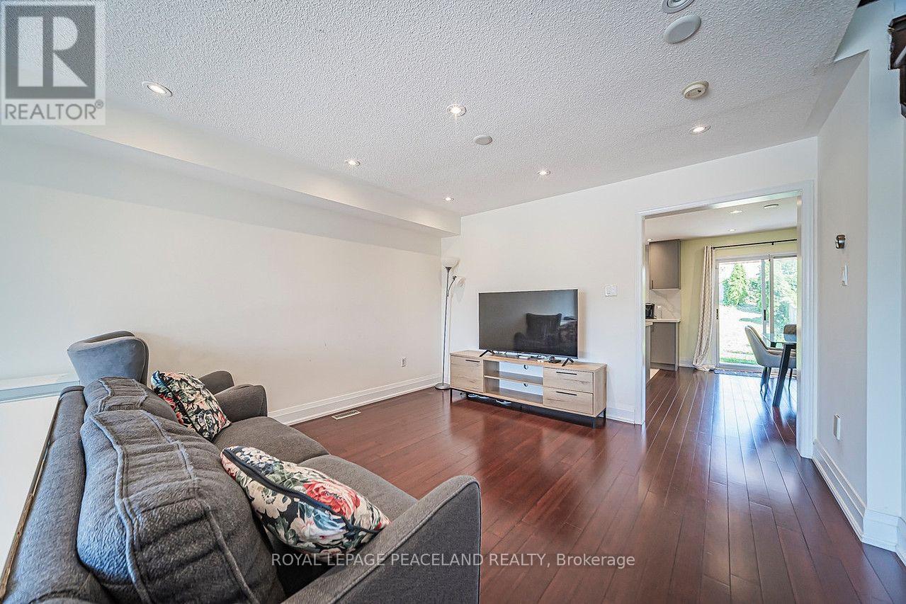 110 Foxfield Crescent, Vaughan, Ontario  L4K 5E9 - Photo 9 - N13637766