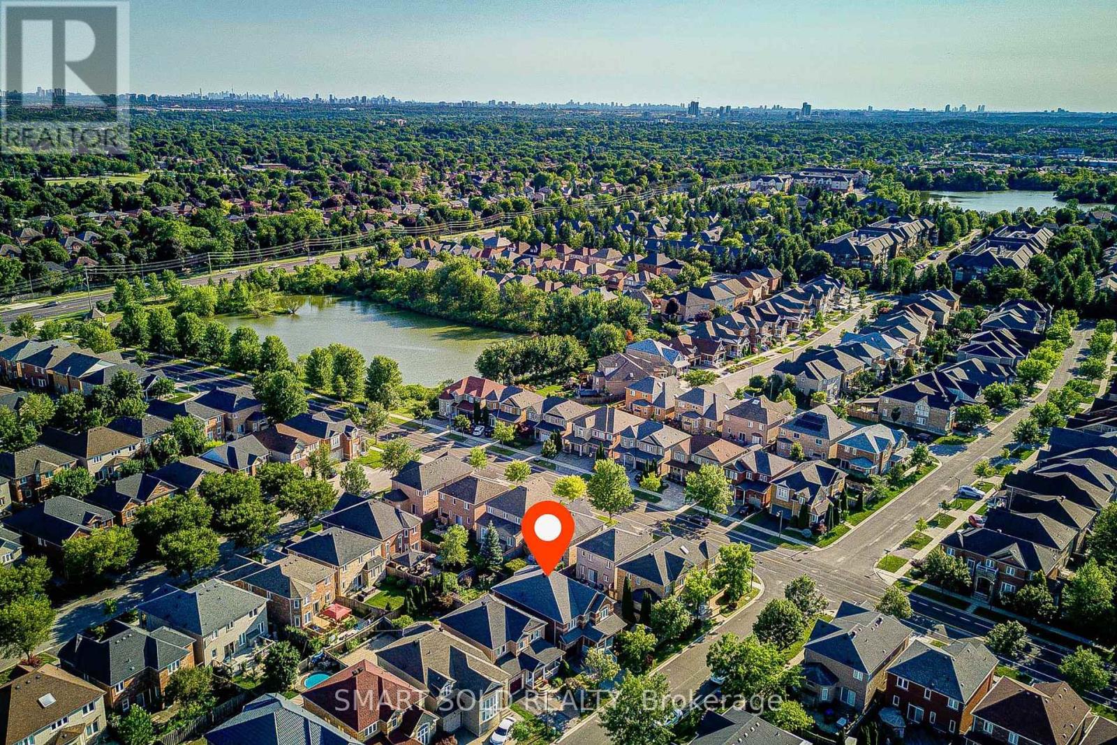 39 Victoria Wood Avenue, Markham, Ontario  L6E 1K2 - Photo 3 - N13637772