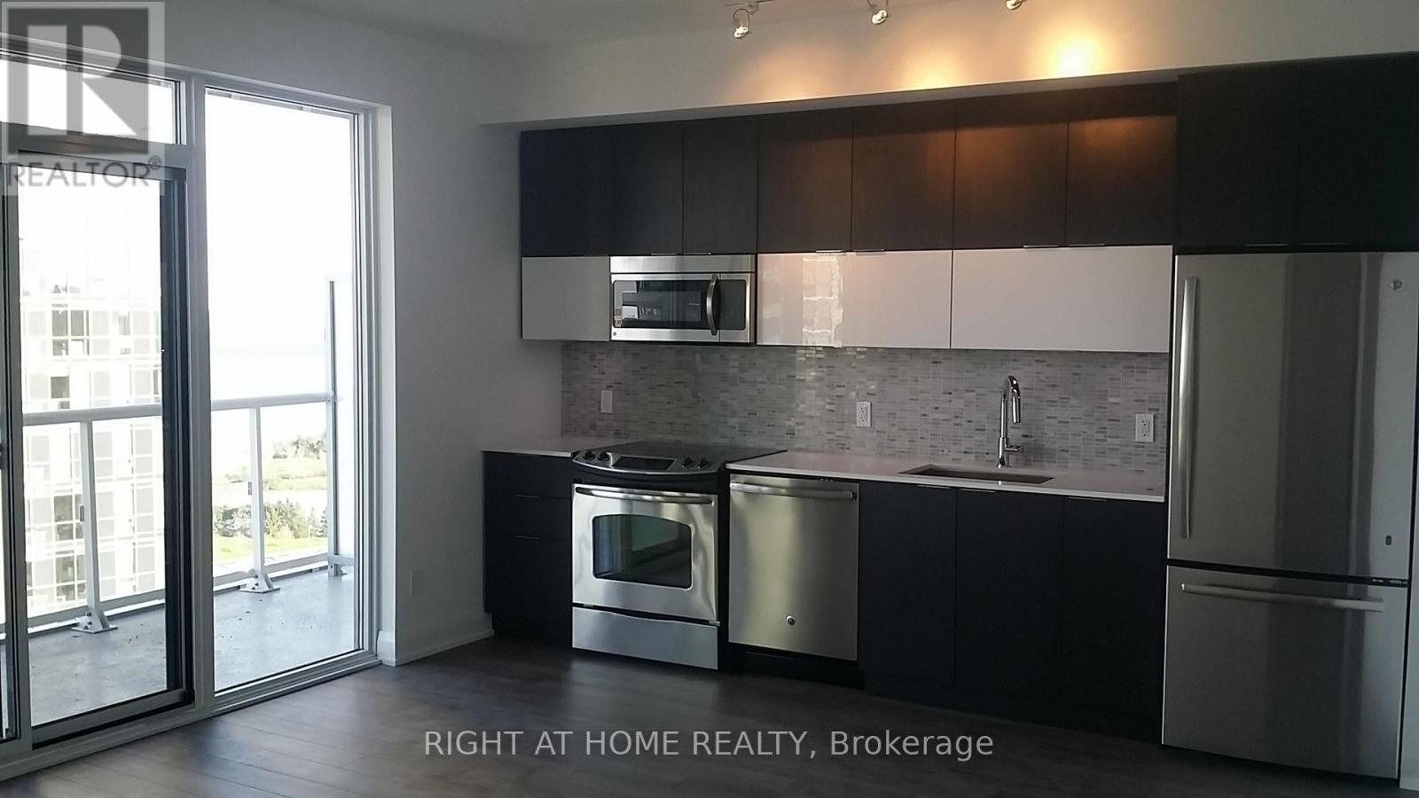 2402 - 56 Annie Craig Drive, Toronto, Ontario  M8V 0C5 - Photo 5 - W13637776