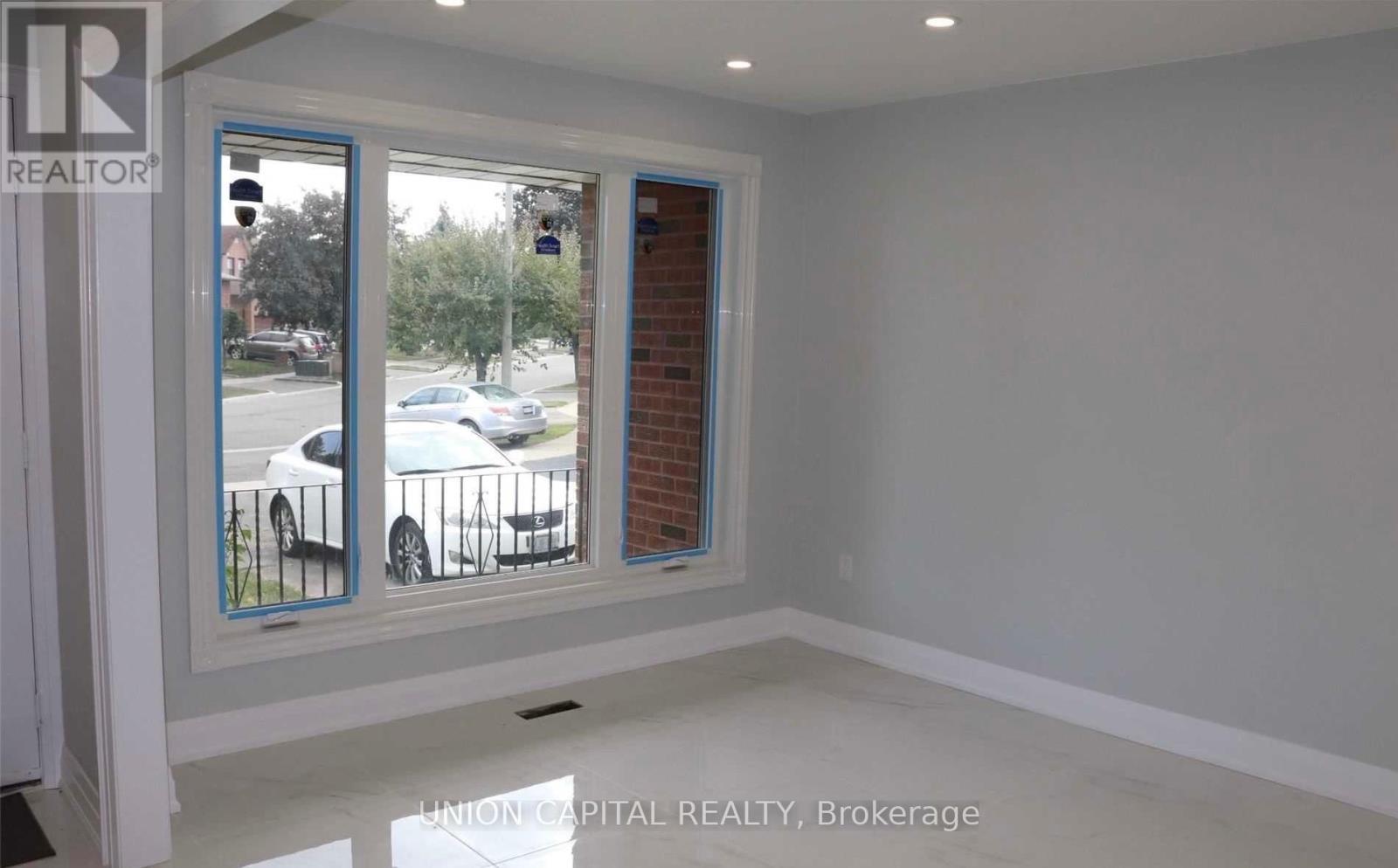 3210 Fairfox Crescent, Mississauga, Ontario  L4X 2V8 - Photo 2 - W13637782