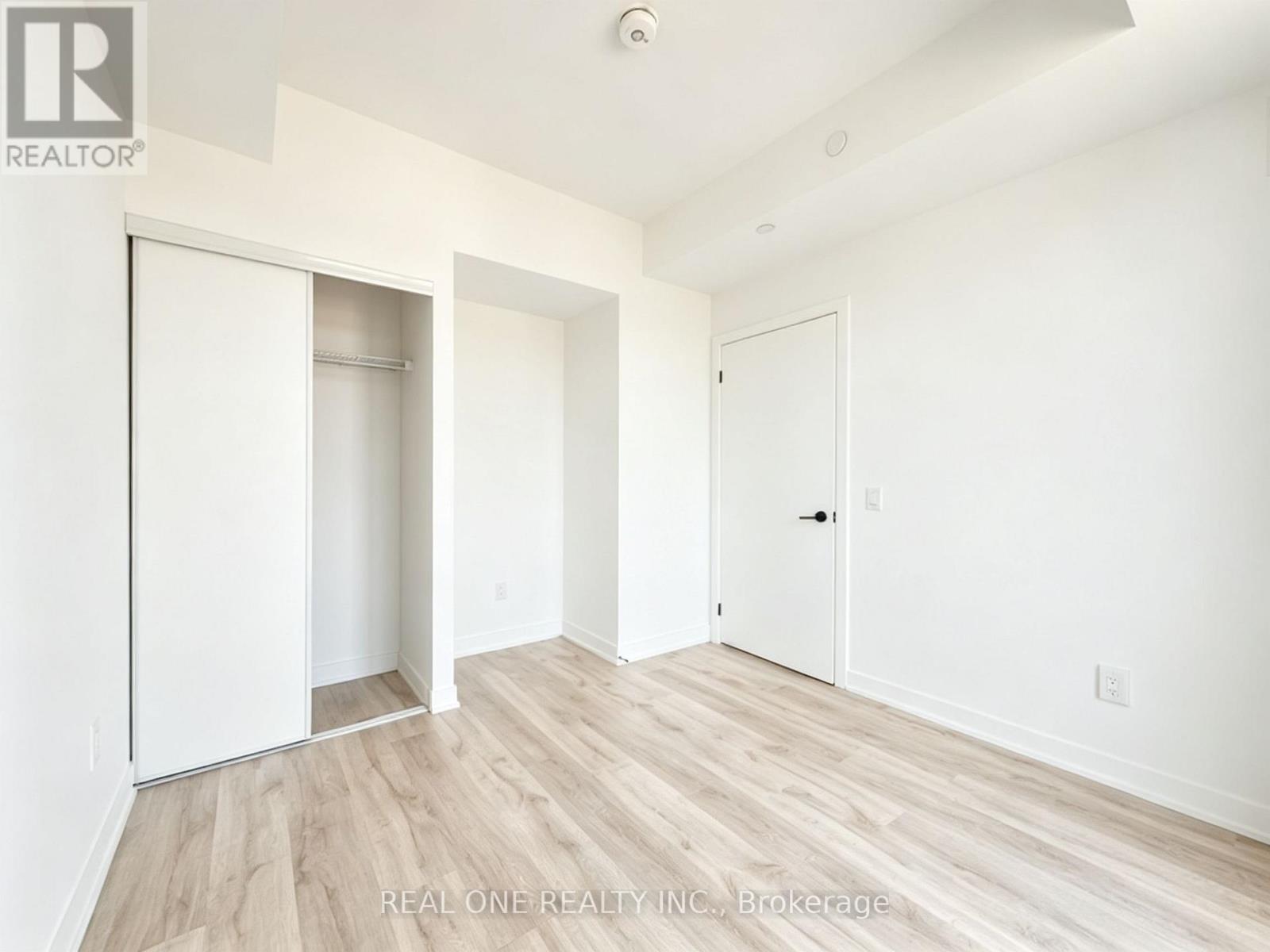 333 - 215 Lakeshore Road W, Mississauga, Ontario L5H 0A7 - Photo 12 - W13637790