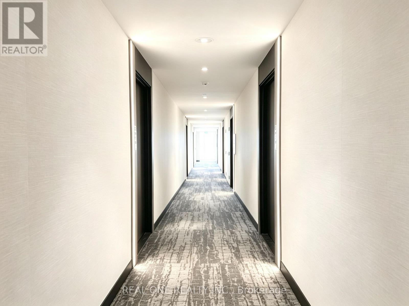 333 - 215 Lakeshore Road W, Mississauga, Ontario L5H 0A7 - Photo 3 - W13637790