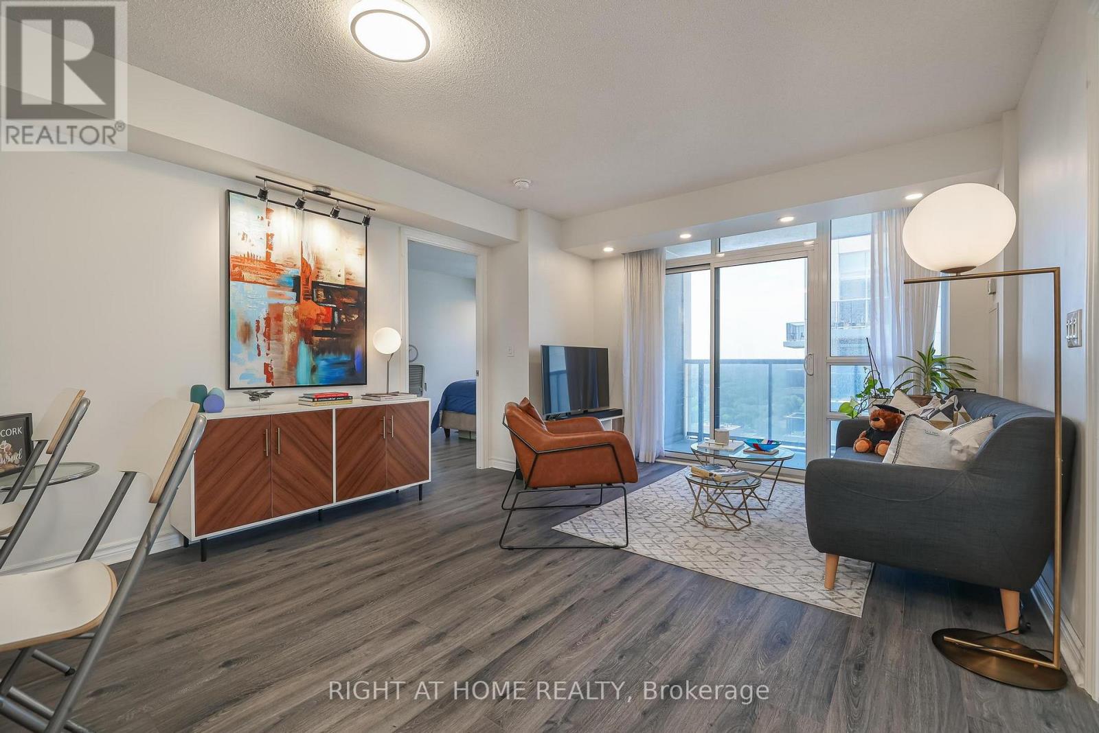 2402 - 3 Michael Power Place, Toronto, Ontario  M9A 0A2 - Photo 10 - W13637814