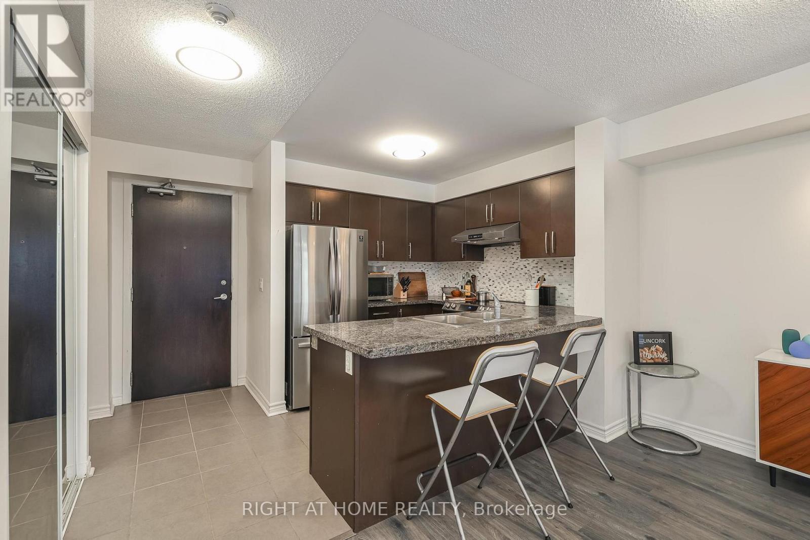 2402 - 3 Michael Power Place, Toronto, Ontario  M9A 0A2 - Photo 12 - W13637814