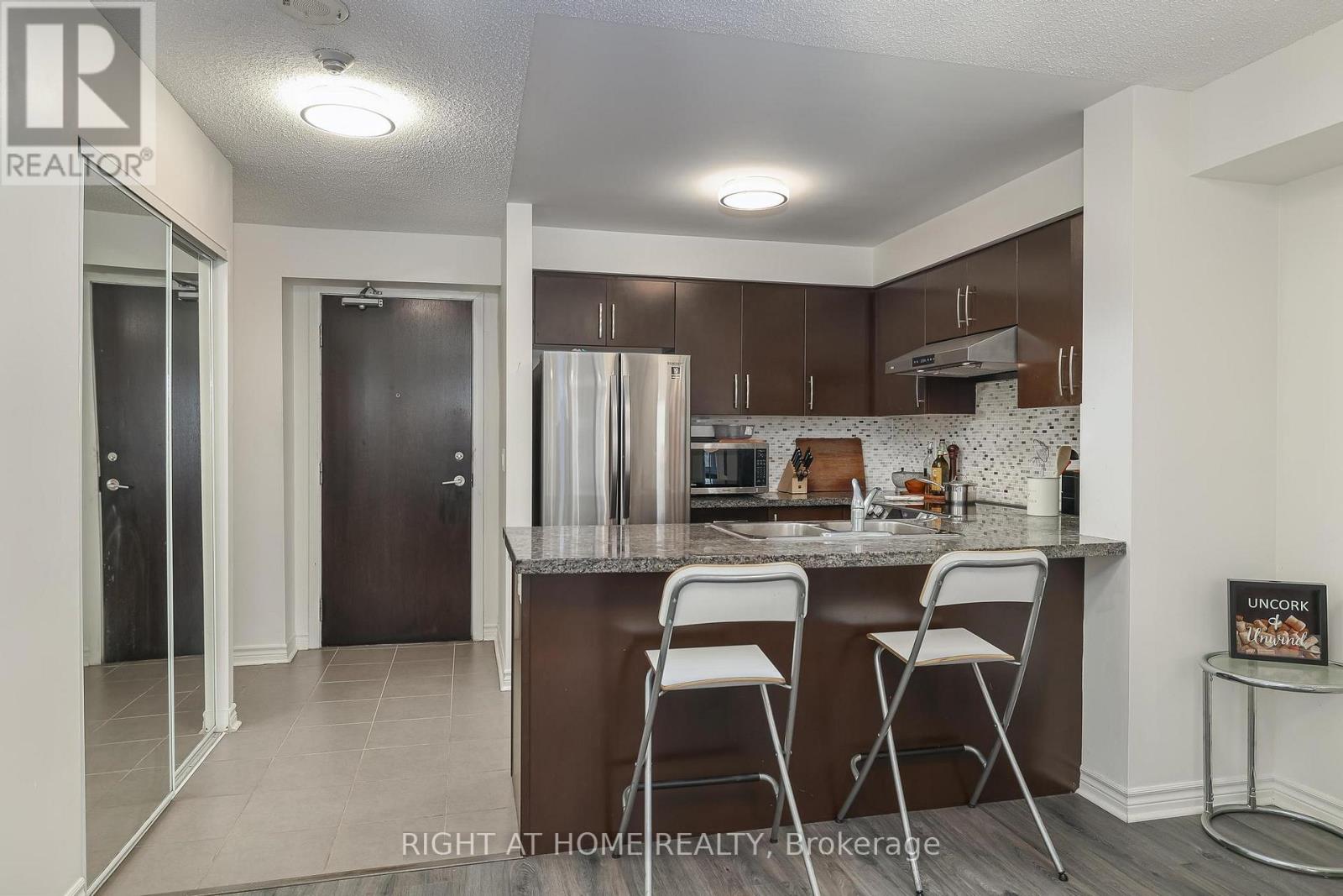 2402 - 3 Michael Power Place, Toronto, Ontario  M9A 0A2 - Photo 13 - W13637814