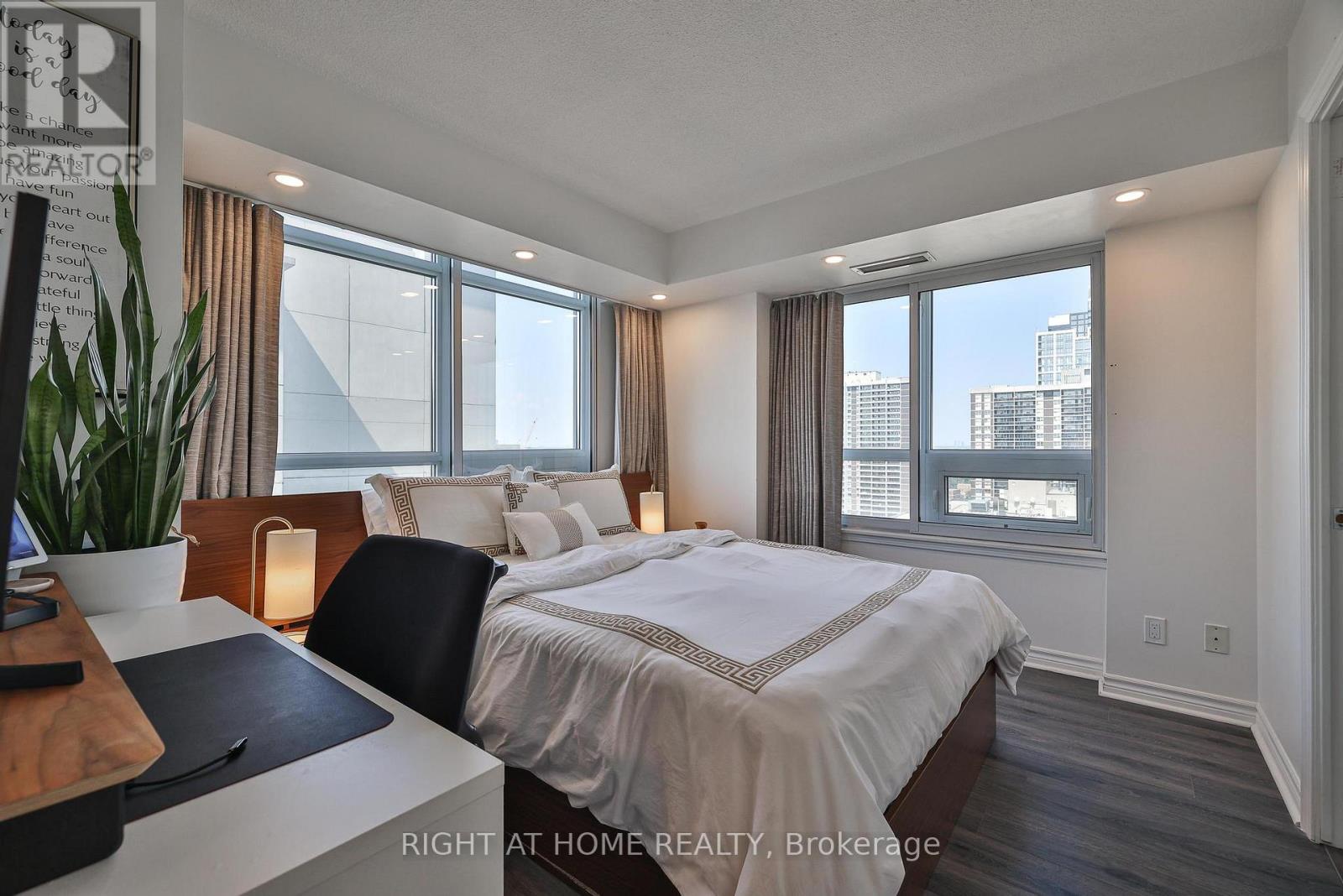 2402 - 3 Michael Power Place, Toronto, Ontario  M9A 0A2 - Photo 16 - W13637814