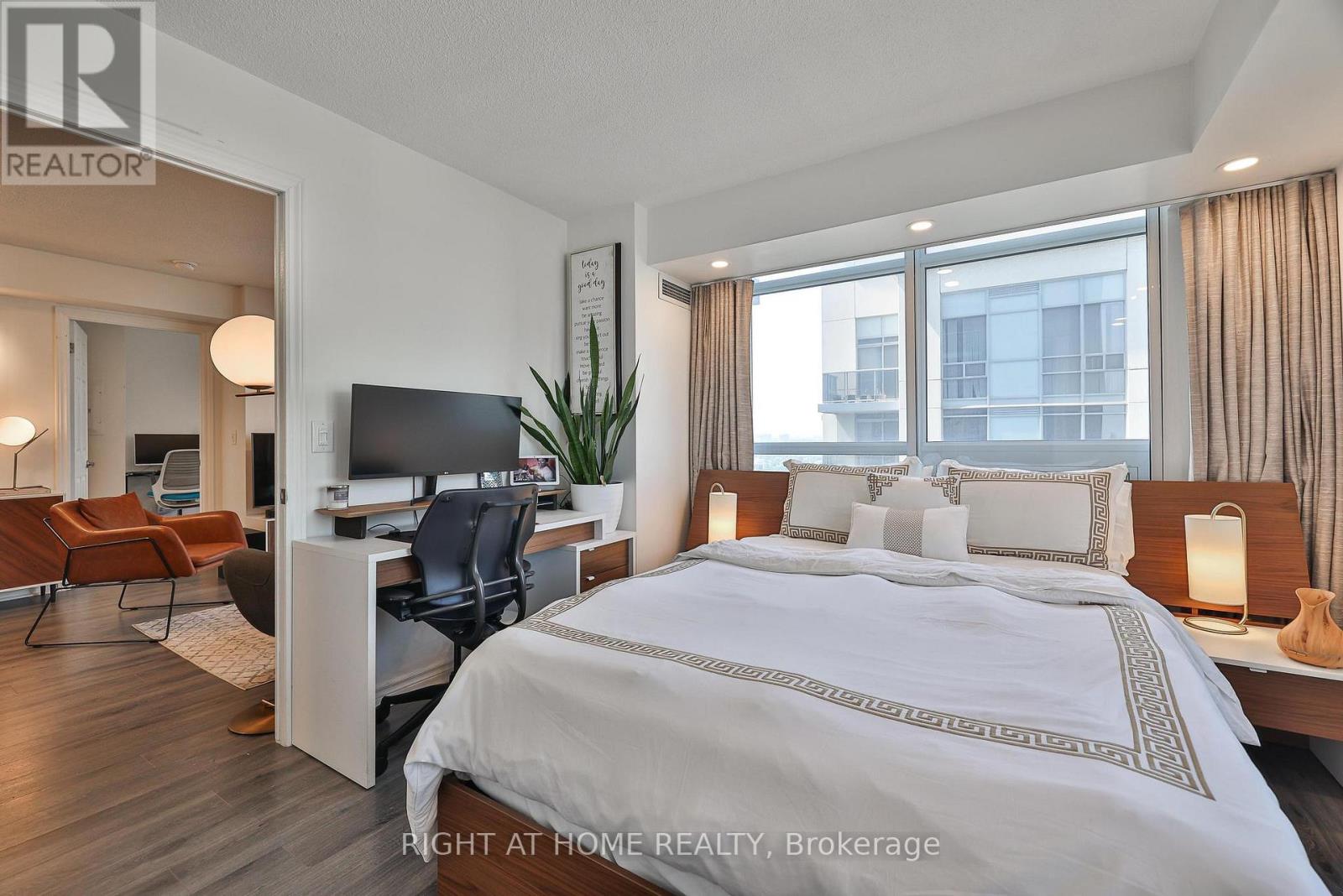 2402 - 3 Michael Power Place, Toronto, Ontario  M9A 0A2 - Photo 17 - W13637814