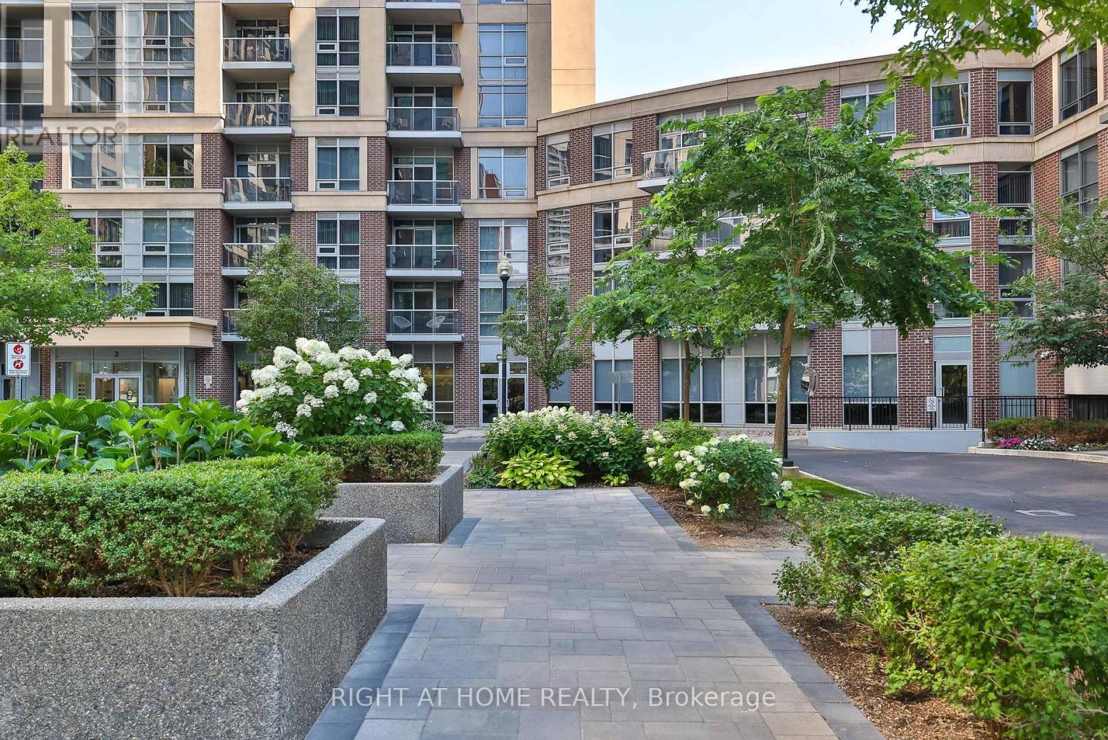 2402 - 3 Michael Power Place, Toronto, Ontario  M9A 0A2 - Photo 2 - W13637814