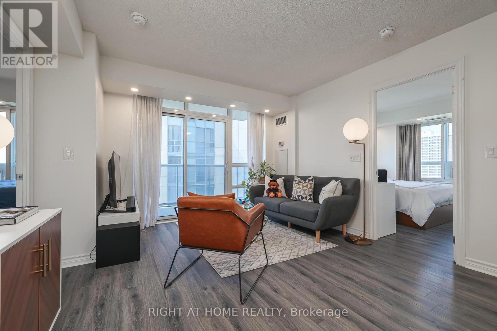 2402 - 3 Michael Power Place, Toronto, Ontario  M9A 0A2 - Photo 6 - W13637814