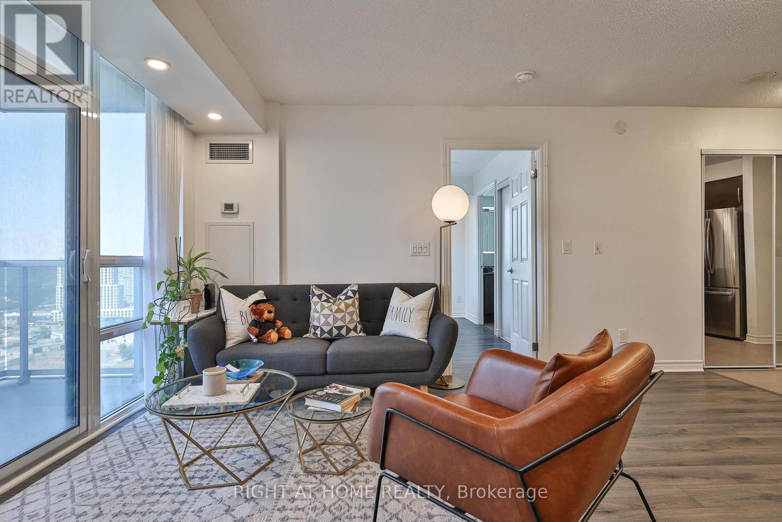 2402 - 3 Michael Power Place, Toronto, Ontario  M9A 0A2 - Photo 7 - W13637814