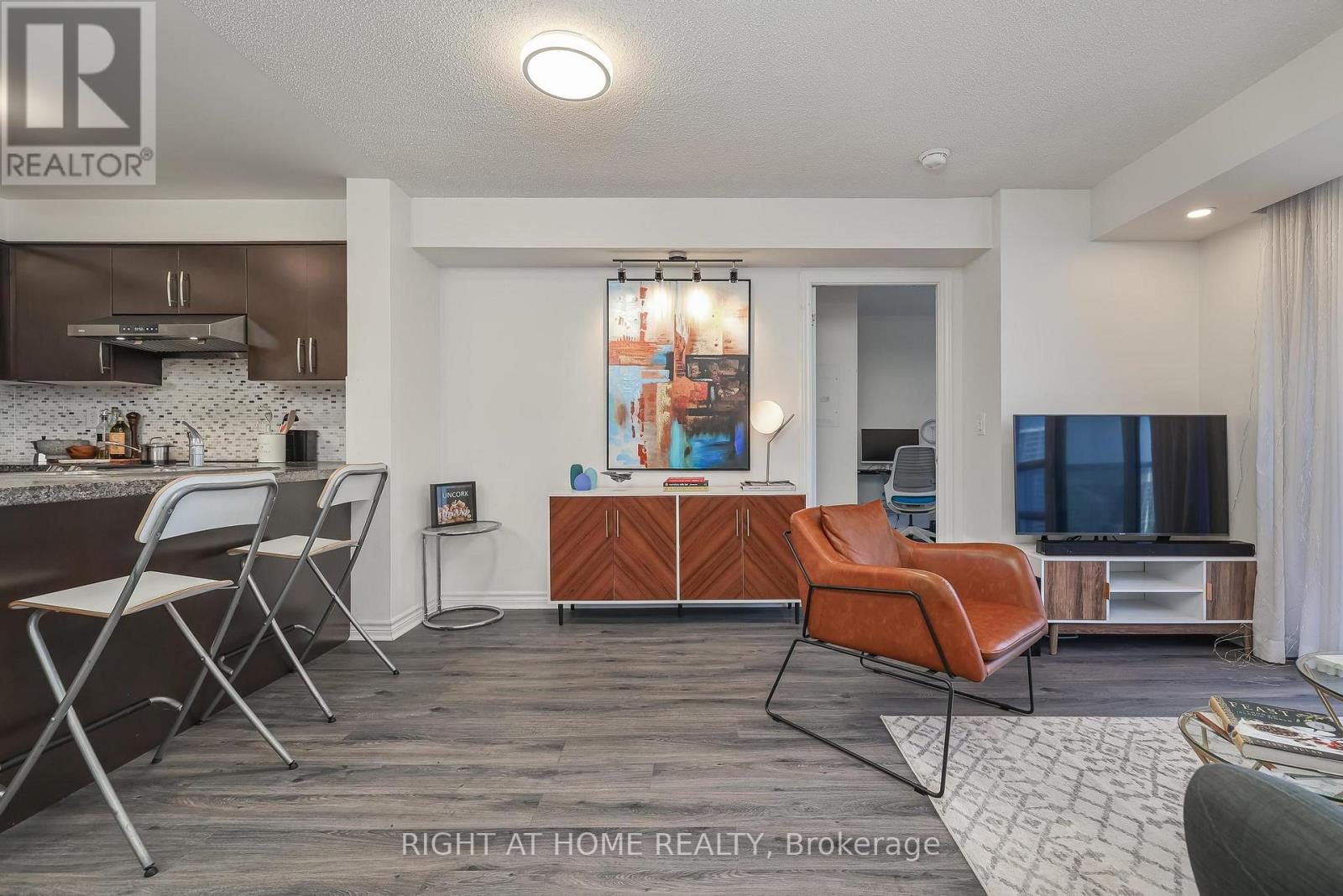 2402 - 3 Michael Power Place, Toronto, Ontario  M9A 0A2 - Photo 8 - W13637814