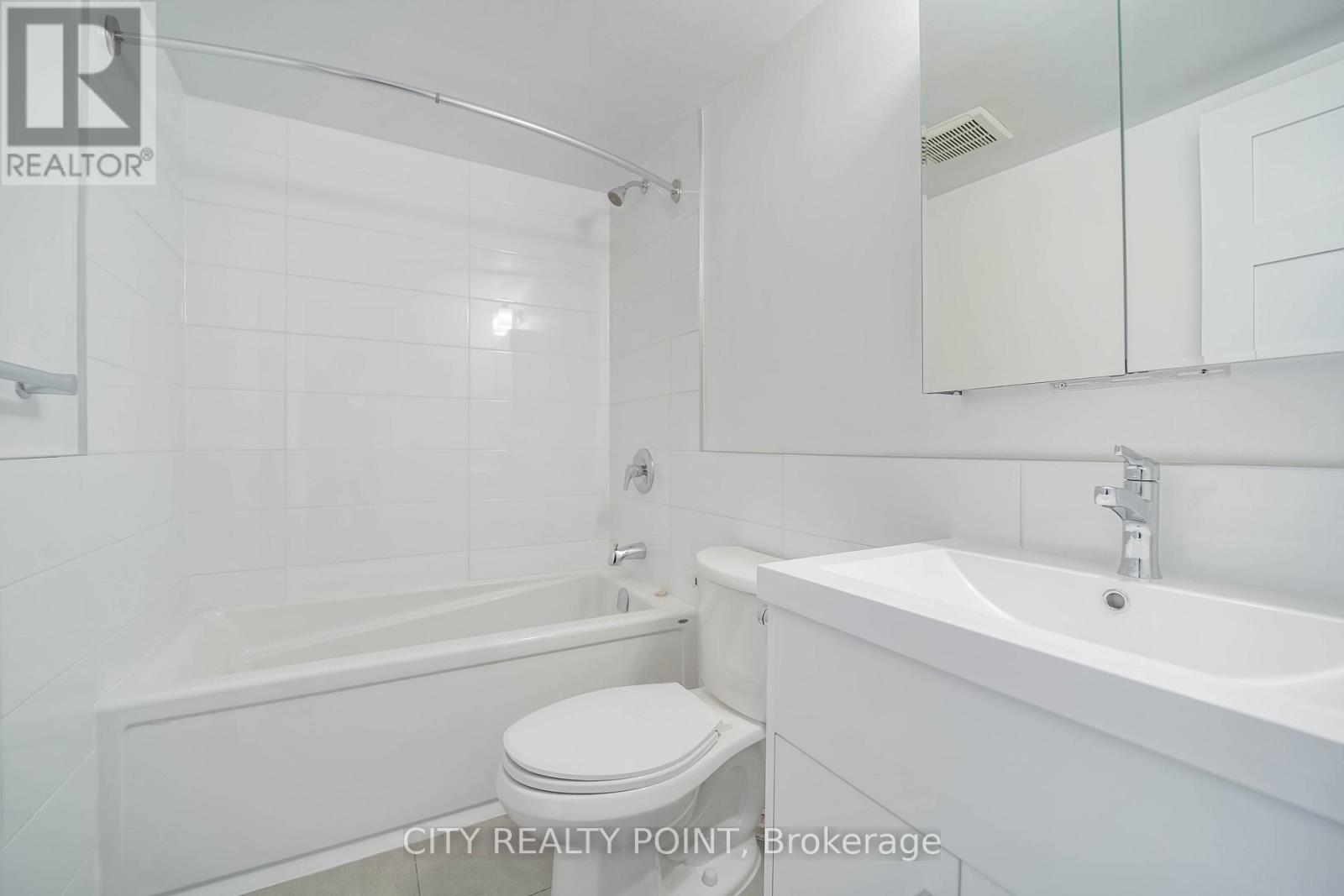 2405 - 33 ISABELLA STREET