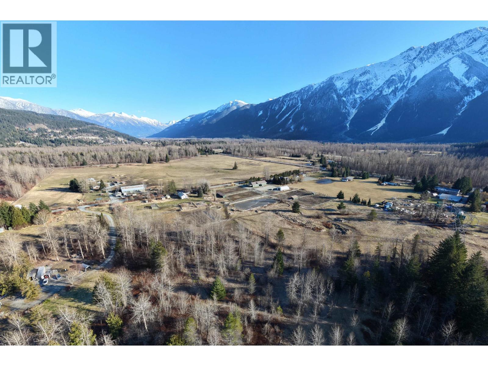 7395 Clover Road, Pemberton, British Columbia  V0N 2L0 - Photo 15 - R3093319