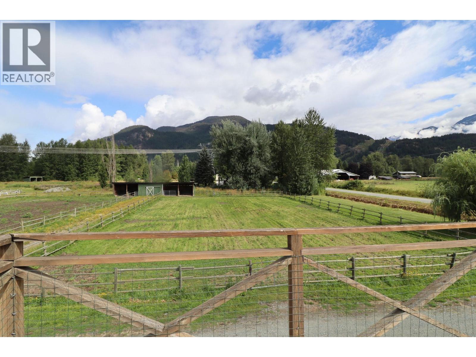 7395 Clover Road, Pemberton, British Columbia  V0N 2L0 - Photo 7 - R3093319