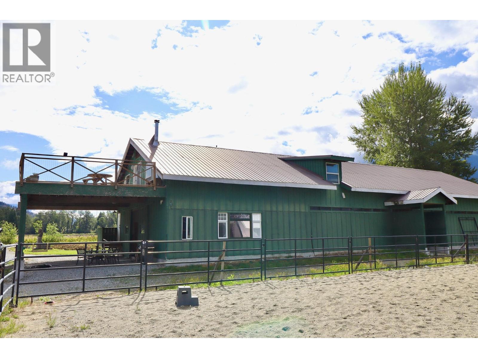 7395 Clover Road, Pemberton, British Columbia  V0N 2L0 - Photo 4 - R3093319