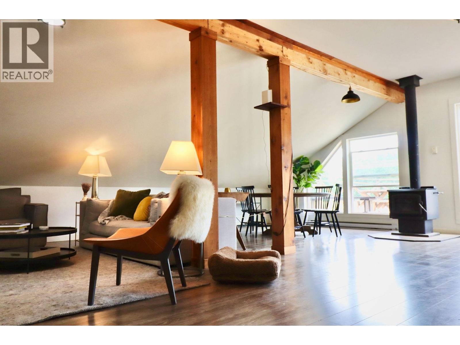7395 Clover Road, Pemberton, British Columbia  V0N 2L0 - Photo 9 - R3093319