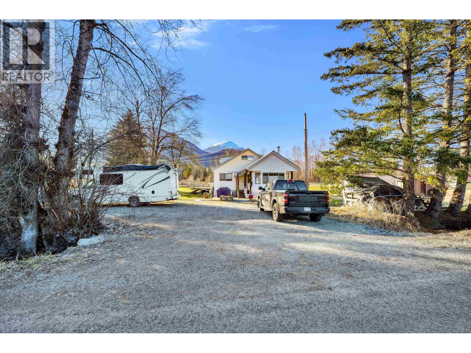 7395 Clover Road, Pemberton, British Columbia  V0N 2L0 - Photo 30 - R3093319