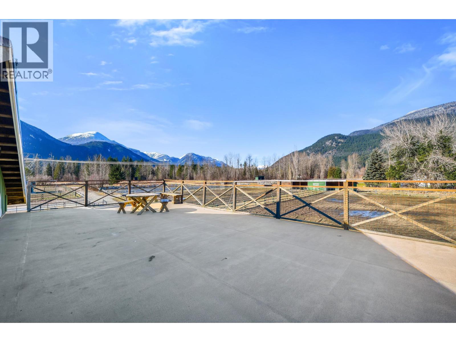 7395 Clover Road, Pemberton, British Columbia  V0N 2L0 - Photo 21 - R3093319