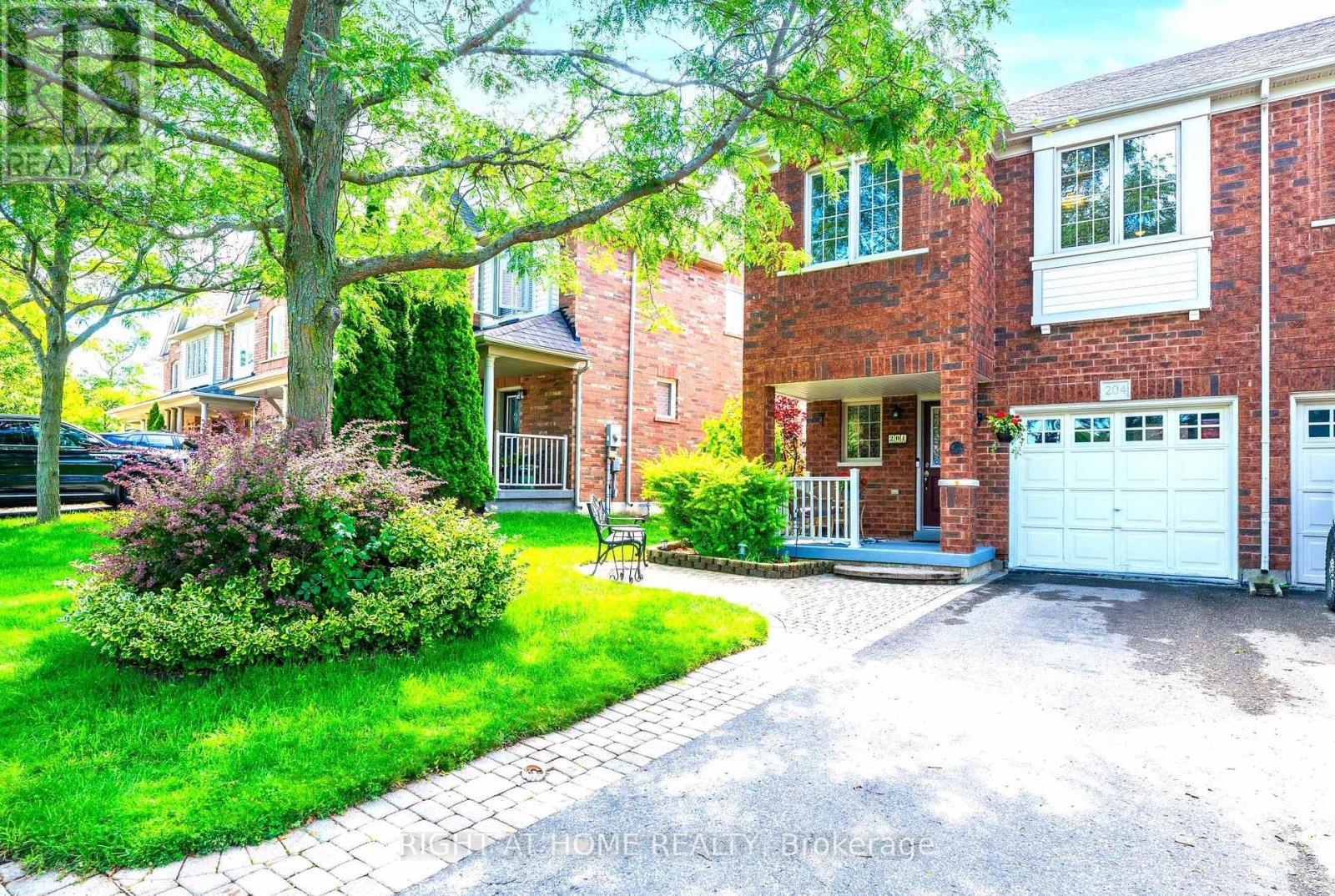 204 BURGESS CRESCENT, Newmarket, Ontario