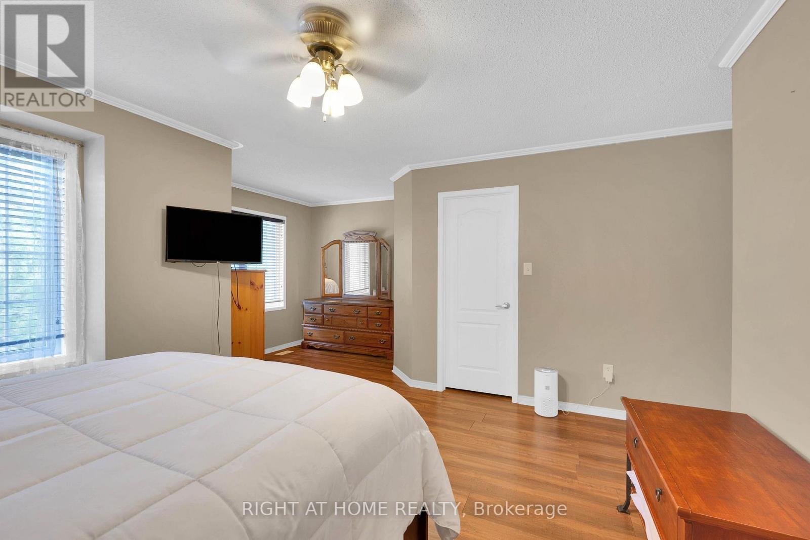 204 Burgess Crescent, Newmarket, Ontario L3X 2T9 - Photo 10 - N13637838