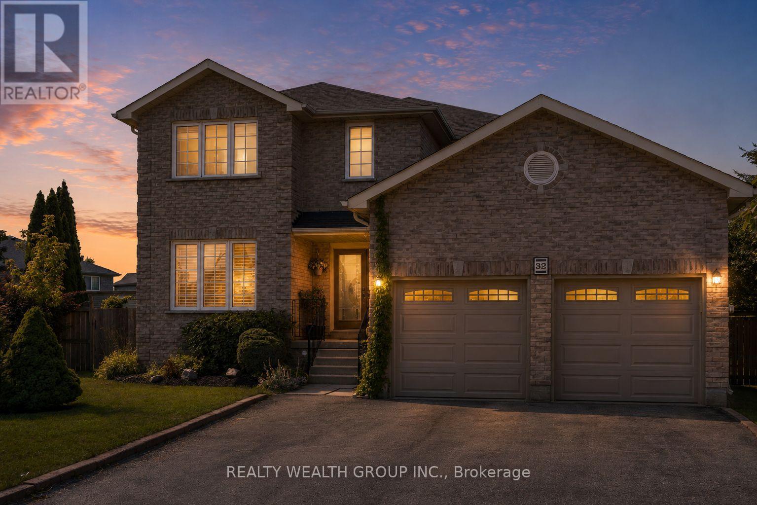32 REYNOLDS LANE, Barrie, Ontario