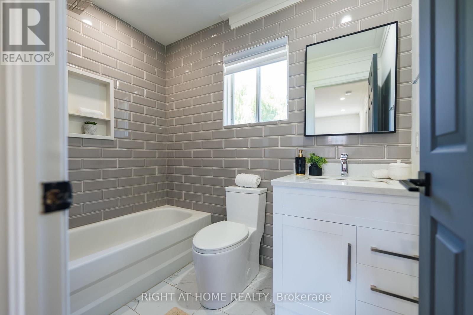 2266 Taylorwoods Boulevard, Innisfil, Ontario L9S 2E6 - Photo 18 - N13637842