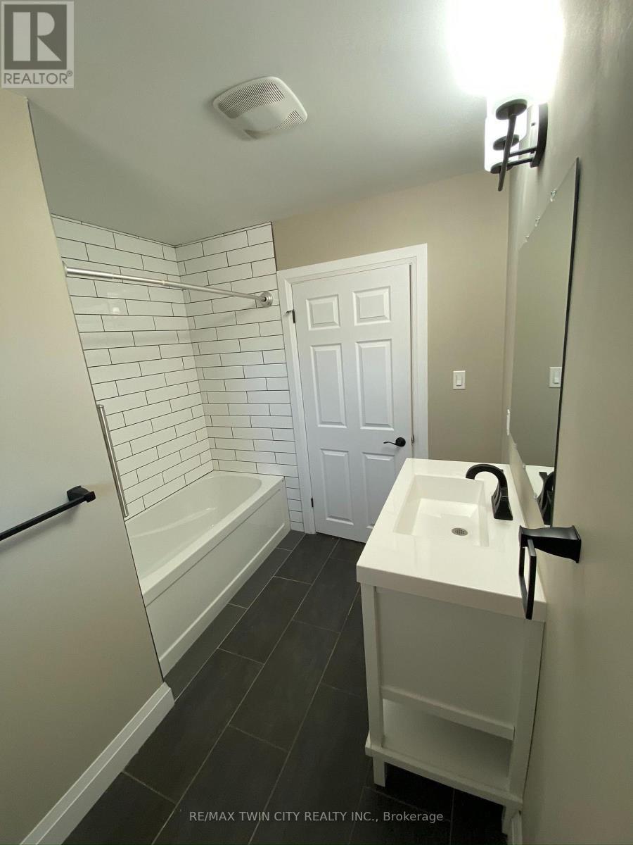 Main Floor - 25 Hickery Place, Brantford, Ontario  N3S 3C7 - Photo 18 - X13637866
