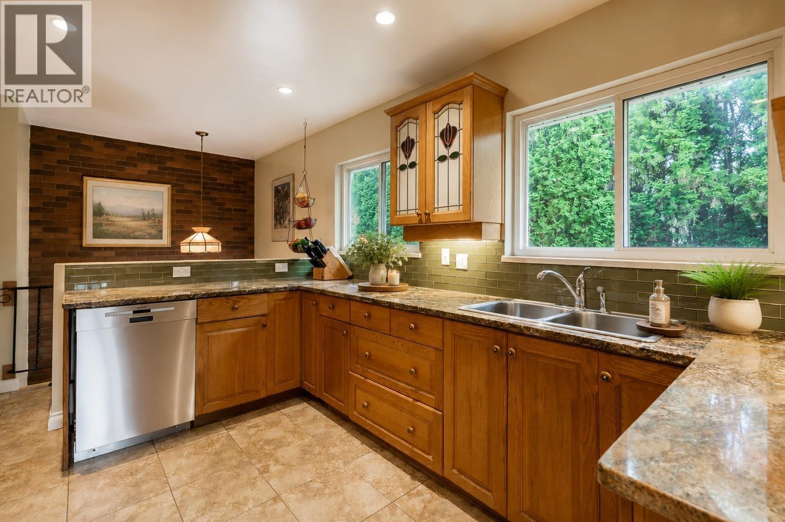 675 Newport Street, Coquitlam, British Columbia  V3J 3H5 - Photo 5 - R3152148