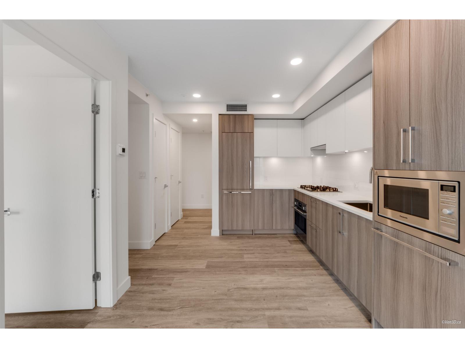 12XX 9675 KING GEORGE BOULEVARD, Surrey, British Columbia