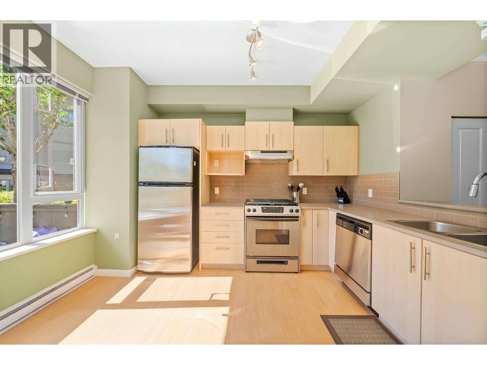 131 9229 UNIVERSITY CRESCENT, Burnaby, British Columbia