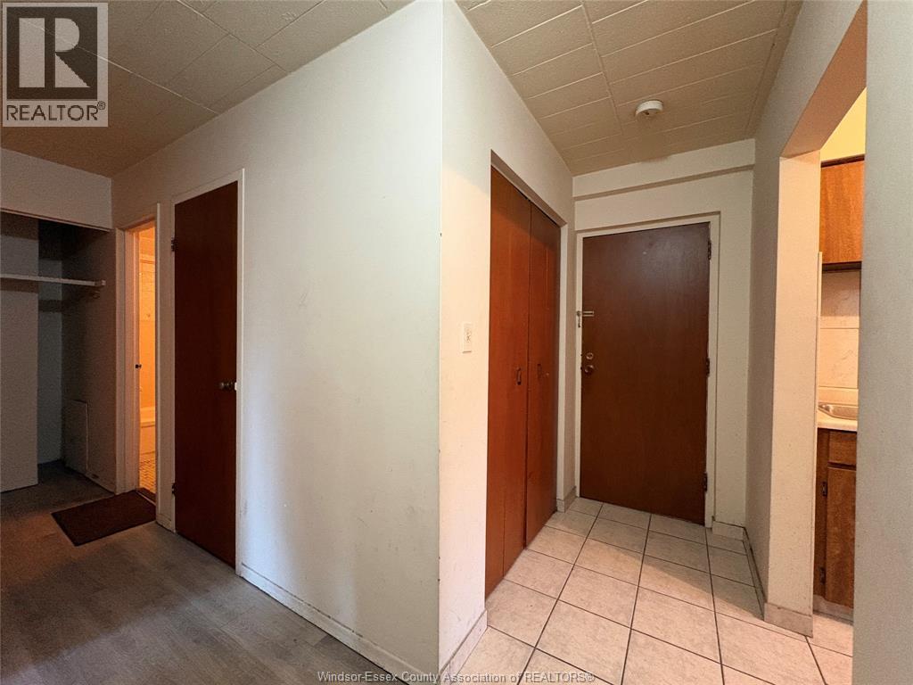 3044 Sandwich Unit# 302, Windsor, Ontario  N9C 1A4 - Photo 5 - 26017953
