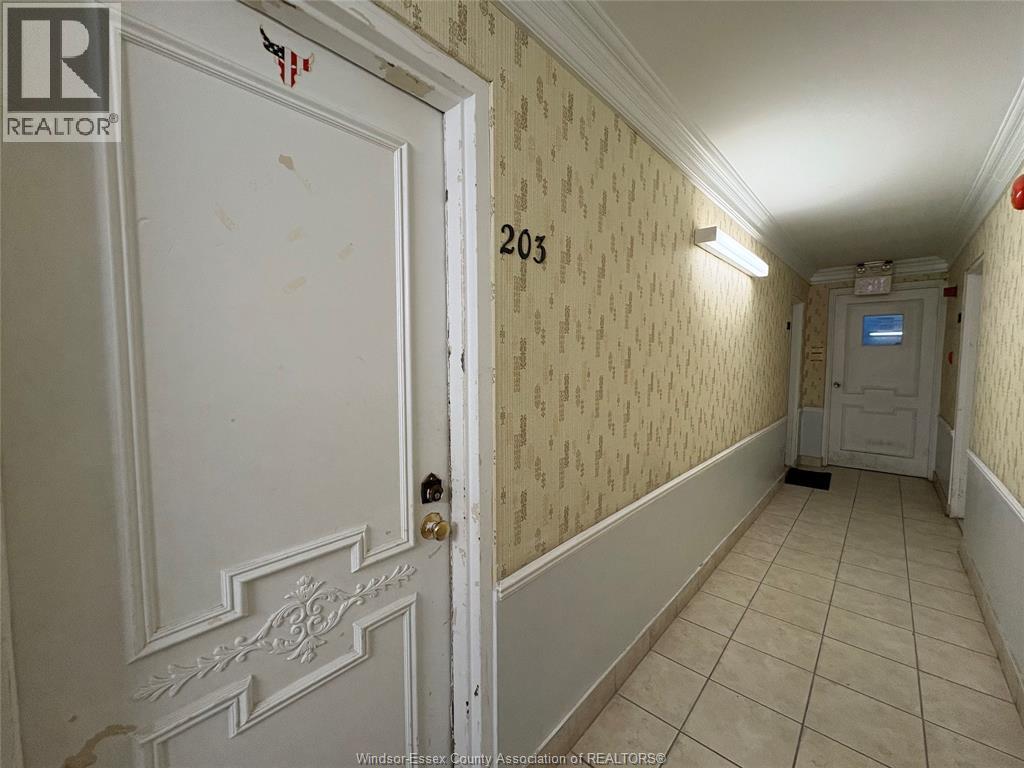 3044 Sandwich Unit# 203, Windsor, Ontario  N9C 1A4 - Photo 3 - 26017952