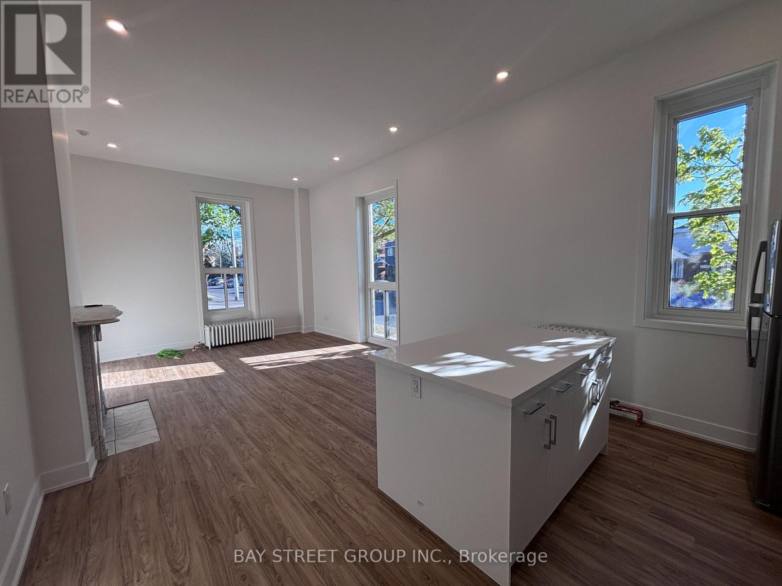 2 - 1311 Pape Avenue, Toronto, Ontario  M4K 3W9 - Photo 8 - E13632384