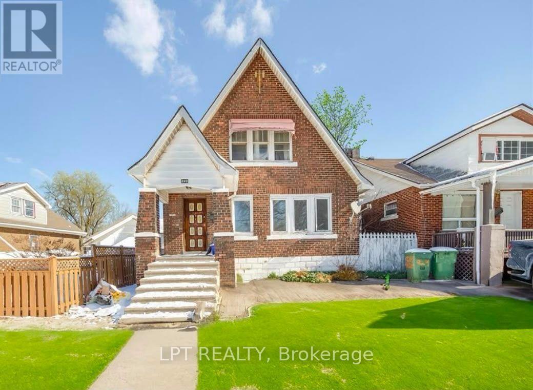 916 FELIX AVENUE, Windsor, Ontario