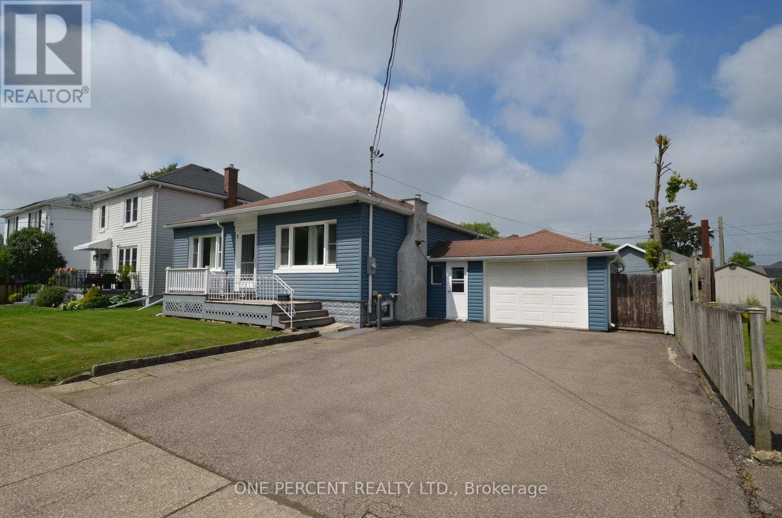 9 LYONS AVENUE, Welland, Ontario
