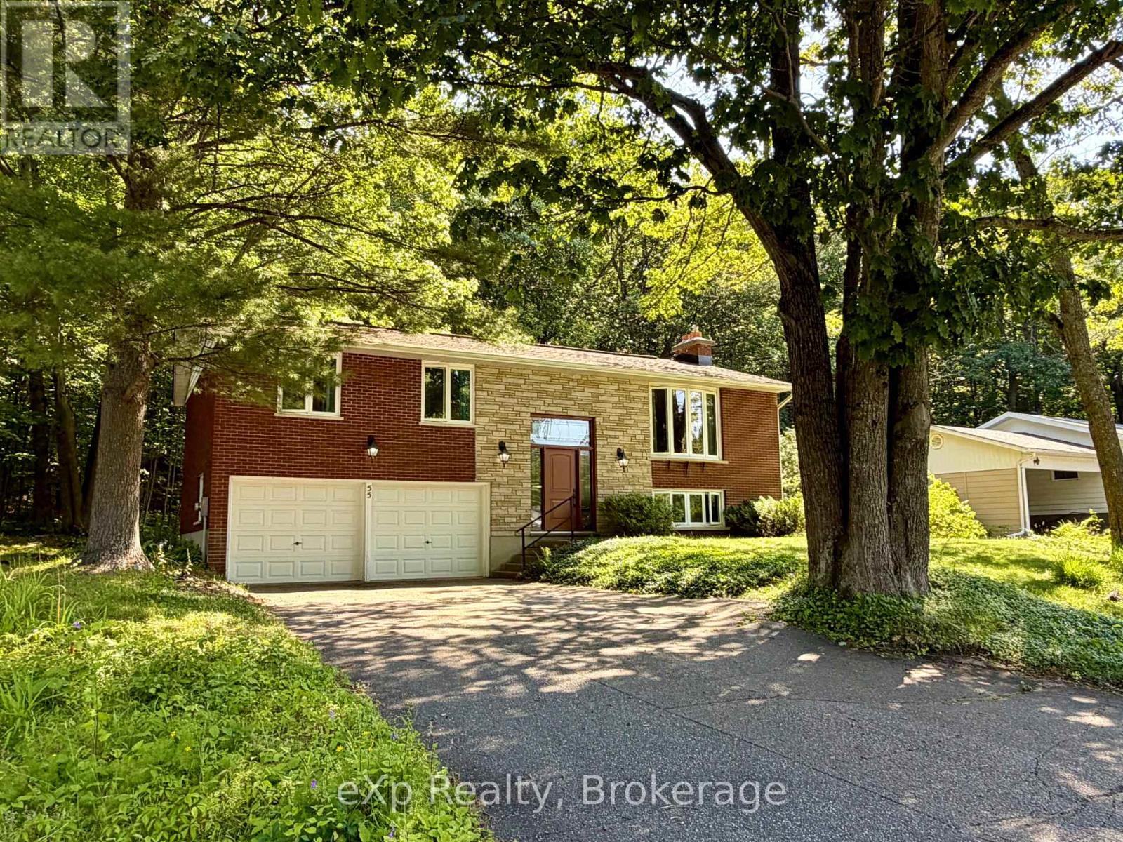 55 WILSHIER BOULEVARD, bracebridge (macaulay), Ontario