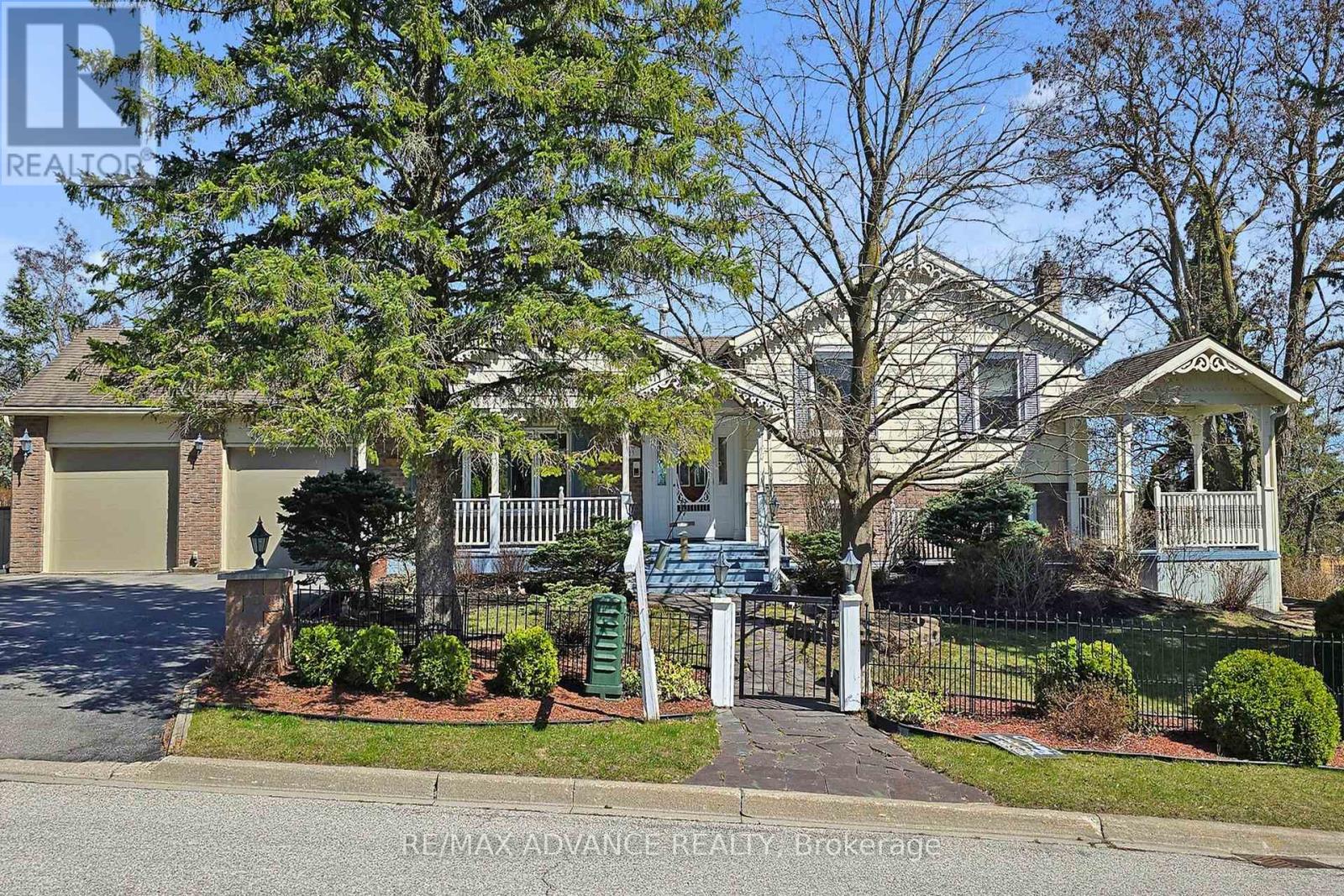 23 WEST PARK HEIGHTS, Georgina, Ontario