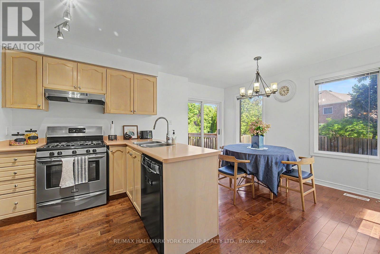 89 Metro Road N, Georgina, Ontario  L4P 3W9 - Photo 11 - N13637918