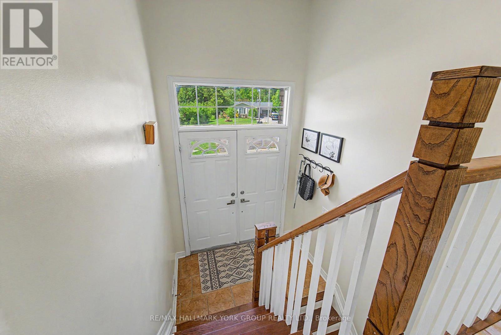 89 Metro Road N, Georgina, Ontario  L4P 3W9 - Photo 4 - N13637918